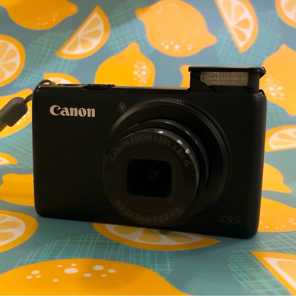 Canon S95 - Picture 2 of 11